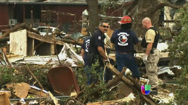 News video: Hallan a siete personas luego de los tornados en Texas